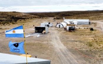 Unico Silver asegura financiamiento y acelera proyectos de plata en Santa Cruz